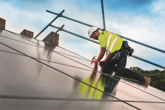 太陽能光伏發(fā)電原理是什么？如何進(jìn)行光電轉(zhuǎn)換的？