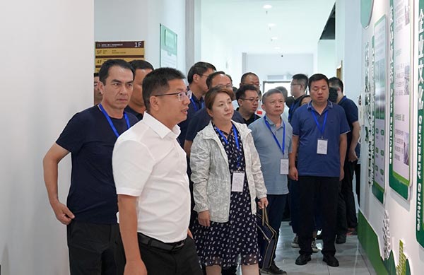 領(lǐng)導(dǎo)一行蒞臨邁貝特參觀-圖1